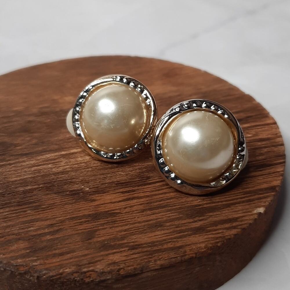 Round Gold Tone Button Clip Earrings Pearlescent Center